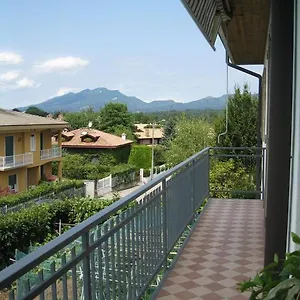 https://la-casa-dei-pini-malnate.it-lombardy.com